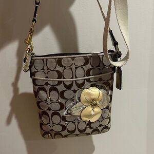 Coach Signature C Swing pack with Floral Appliqué